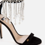 Sandal with rhinestone and pearl chain