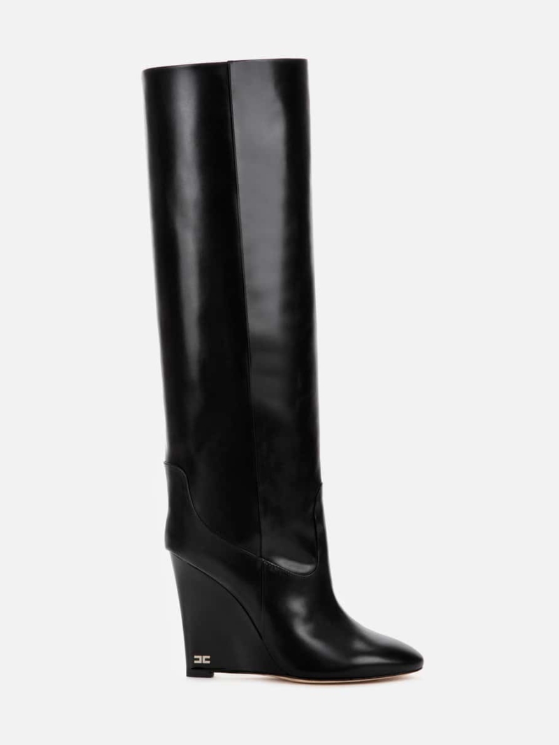Tube boot with lacquered wedge