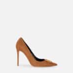Suede pump with logo detail